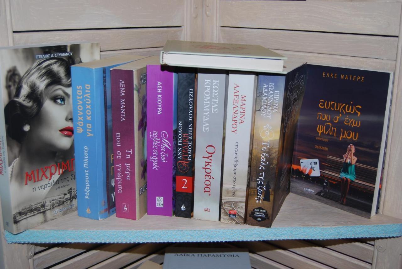 Luxury Traditional Room The Small Bookstore Kastro-Kyllini Dış mekan fotoğraf