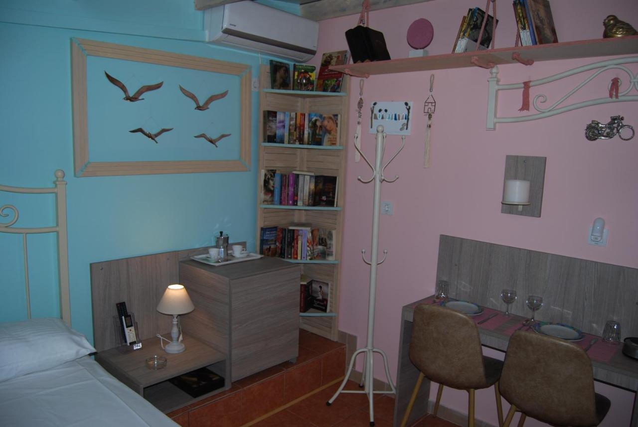 Luxury Traditional Room The Small Bookstore Kastro-Kyllini Dış mekan fotoğraf