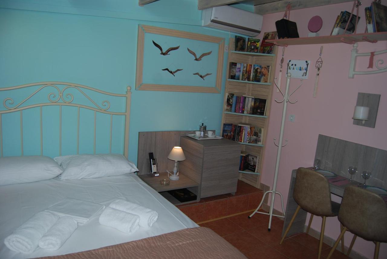 Luxury Traditional Room The Small Bookstore Kastro-Kyllini Dış mekan fotoğraf